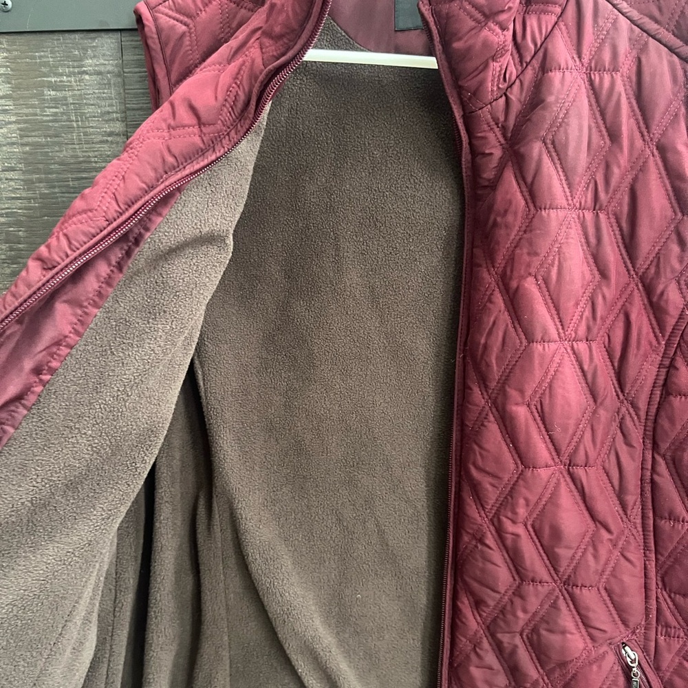 Weatherproof Maroon Quilted Vest - Picture 3 of 5